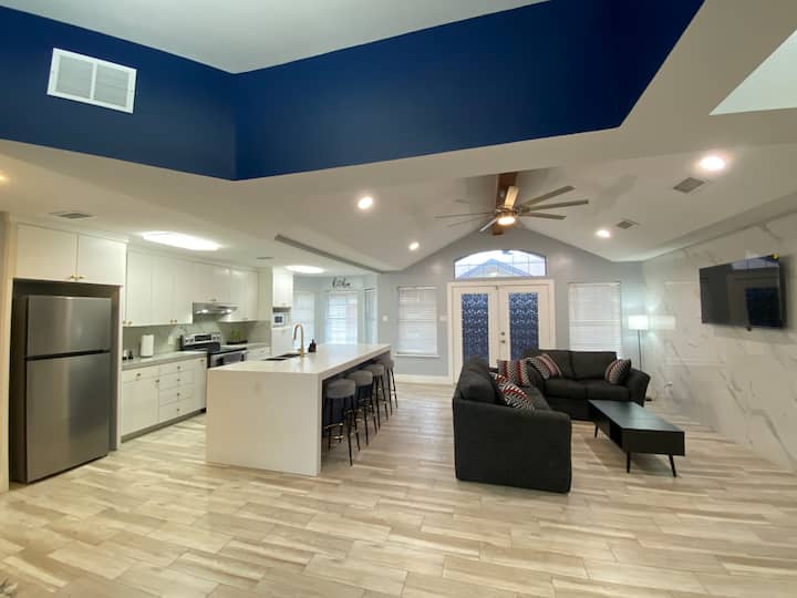 Spacious & Charming Retreat In North Laredo - Lake Casa Blanca International State Park, Laredo