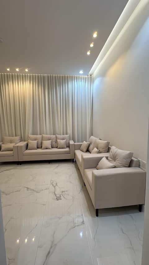 Ground floor apartment with private entrance and car entrance