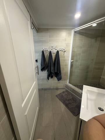 Ocean Jewel| Beachfront Apartment|2 beds & 2 Baths gallery image 4