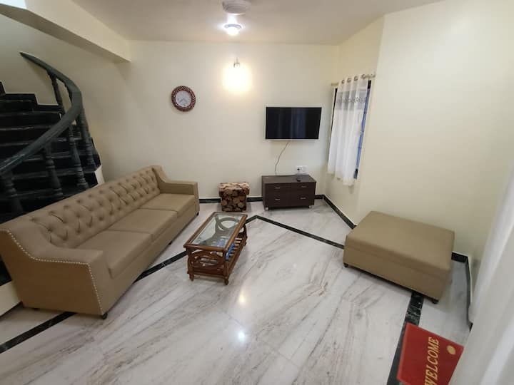 Grand 6bhk Retreat: Pool & Party - Lonavla