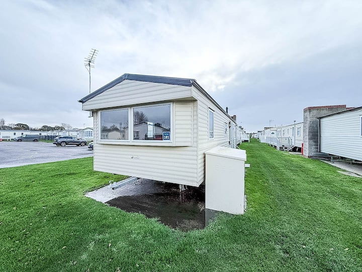 Lovely Caravan At Naze Marine Park Ref 17181p - Walton-on-the-Naze