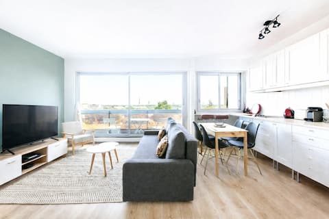Successful Airbnb property: Beautiful F2 in Puteaux - pool and view of Paris in Puteaux
