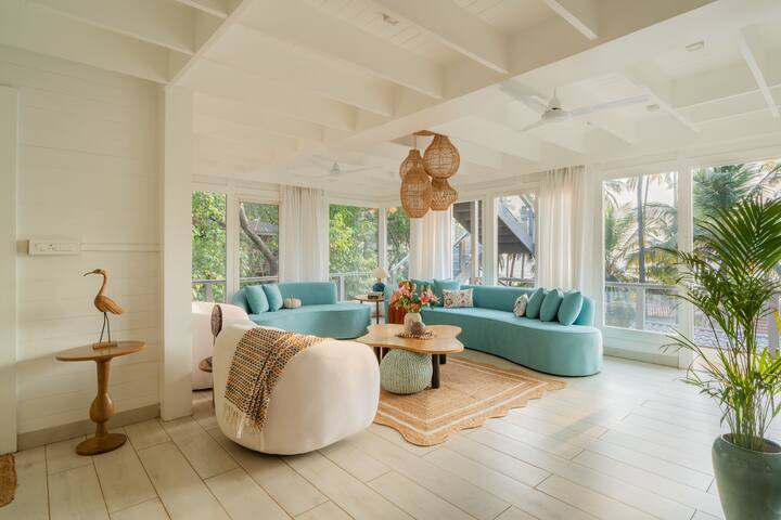 Living room image 7
