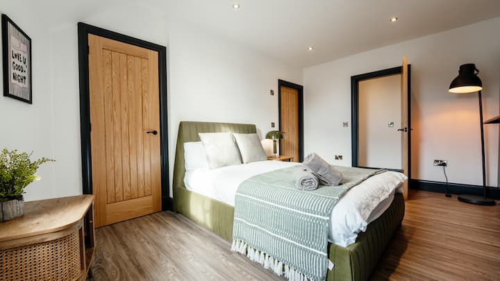 Spacious second bedroom with double bed, built in storage space and a modern en-suite with cubicle shower. 