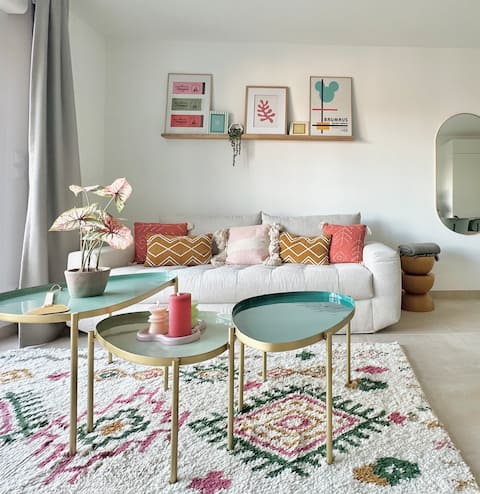 Airbnb performant: Joy's Colorful Oasis -Disney 10 min away- 6 guests à Bussy Saint Georges