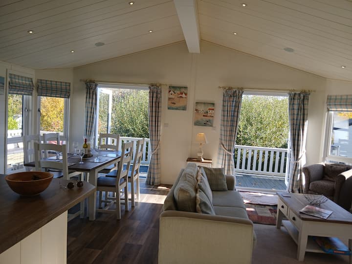 Pondhaven New Forest Lodge, Milford On Sea - Lymington