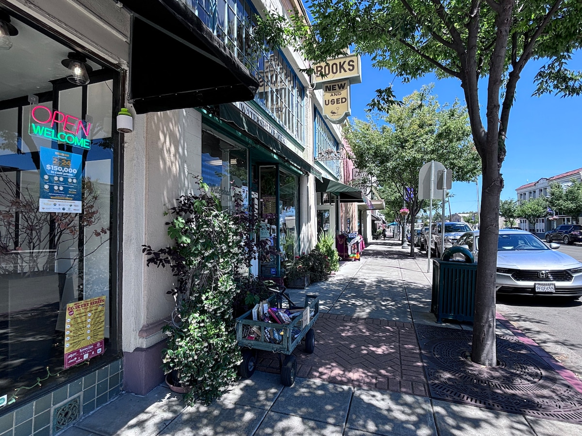 Cute downtown Lakeport has shops, galleries, eateries, cafes, nightlife and music to explore. at Panoramic View Campsite – bring your own tent or small camper in Hidden Valley Lake