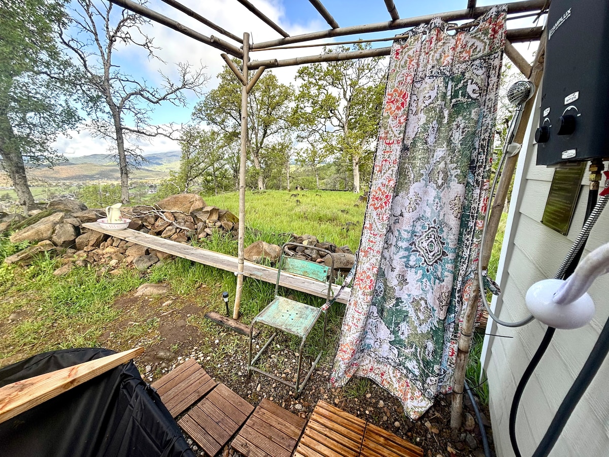 The cowboy spa and outdoor shower. at Panoramic View Campsite – bring your own tent or small camper in Hidden Valley Lake