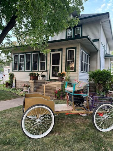 Retreat on Beautiful Main Street gallery image 2