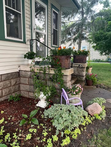 Retreat on Beautiful Main Street gallery image 3