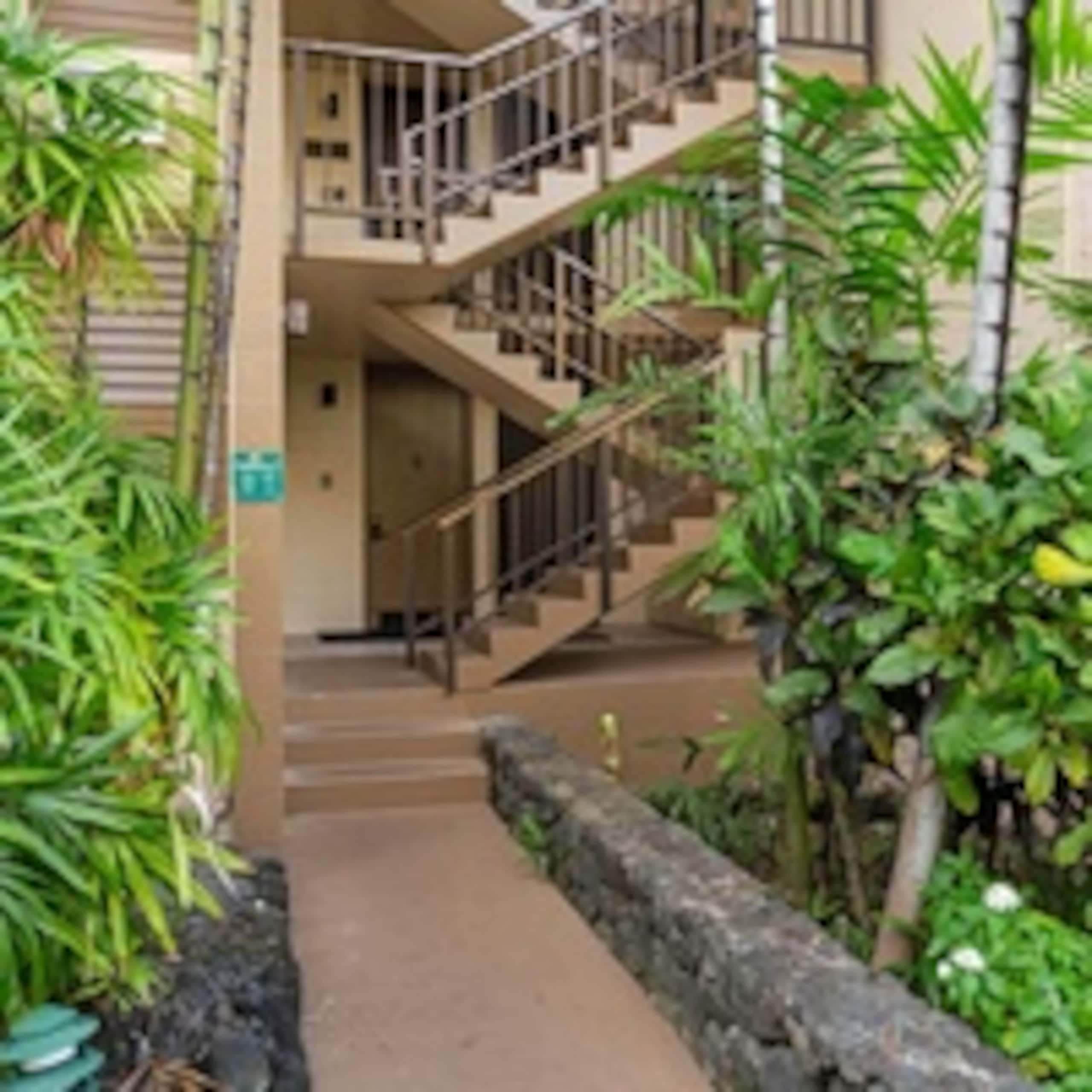Condo in Kailua-Kona · ★4.5 · 1 bedroom · 2 beds · 1 shared bath - Image 21