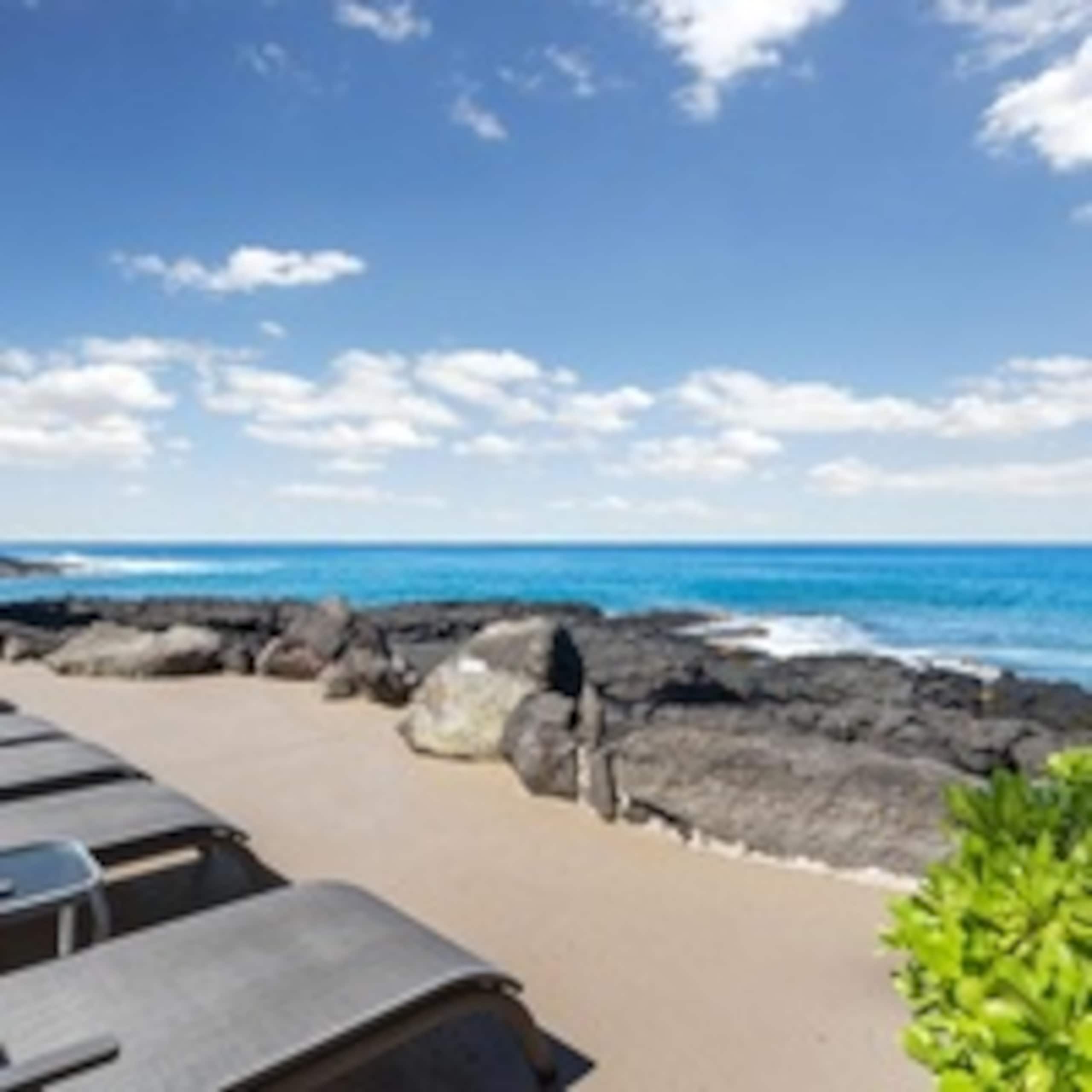 Condo in Kailua-Kona · ★4.5 · 1 bedroom · 2 beds · 1 shared bath - Image 25