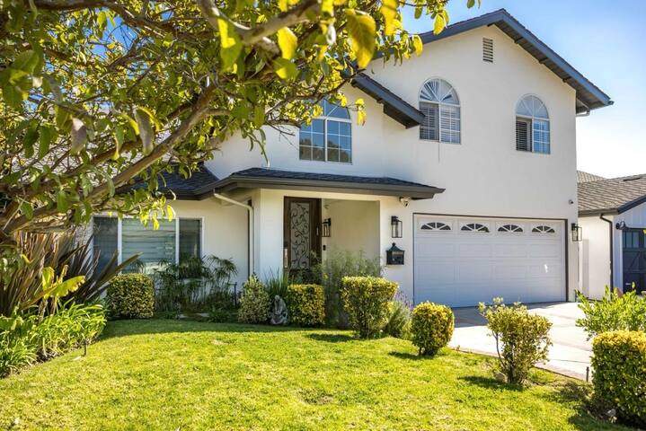 Modern Oasis! 5BD/3BA & Pool in Valley Village gallery image 5