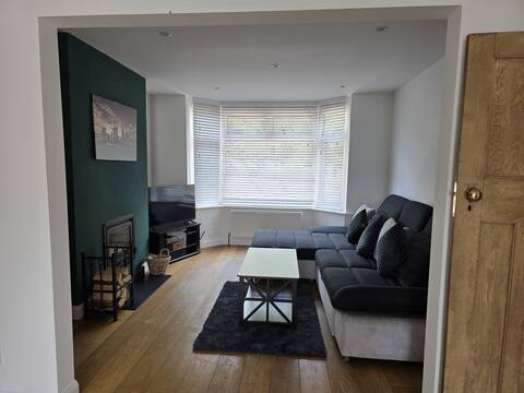 Top Airbnb: Villa @London Rd in Wiltshire