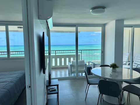 2 king beds en-suite bath big balcony beachfront