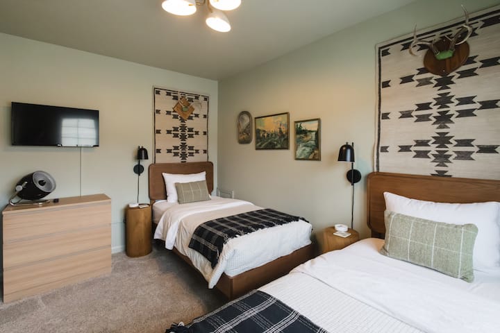 You will find all of the amenities of our king and queen bedrooms, in our twin room!