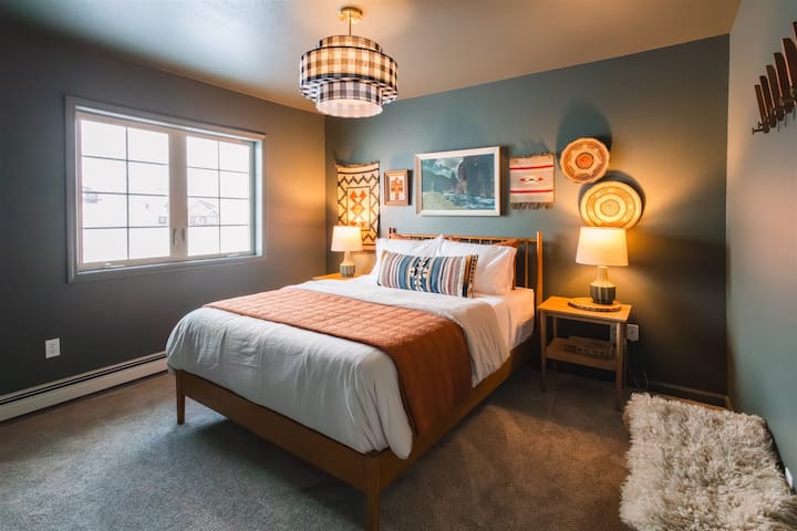 Your queen dream, features peekaboo views of the Gallatin peaks to the west.