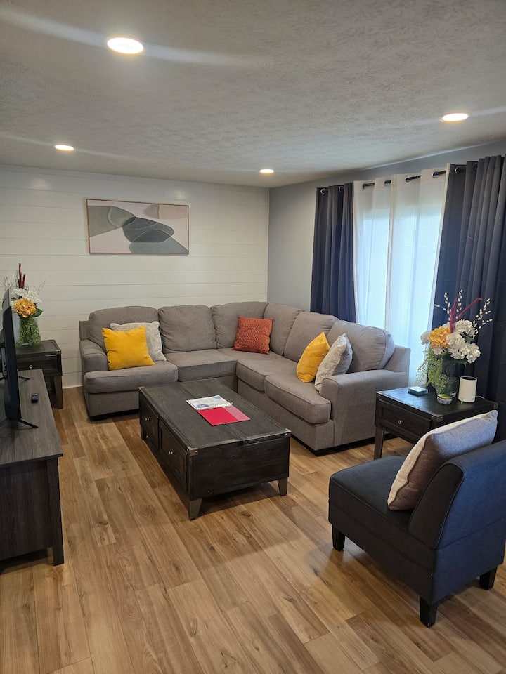 3br Modern Retreat/ Theater Room/ Easton/airport - Columbus, OH