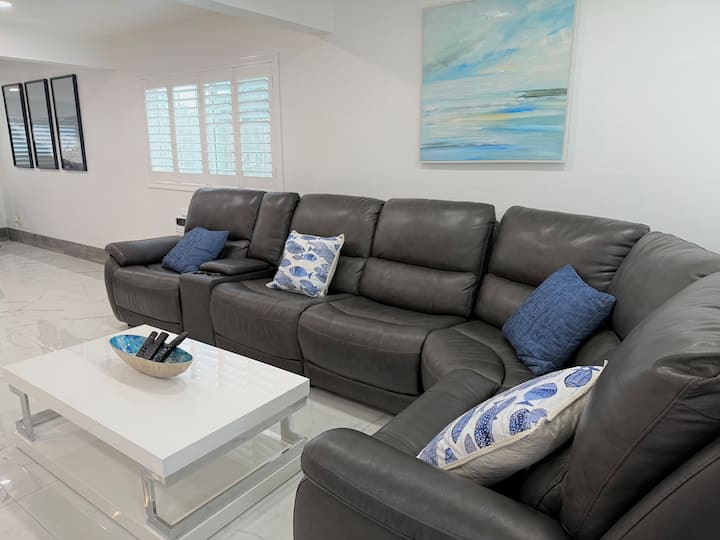Coastal Luxe Retreat - Huntington Beach, CA