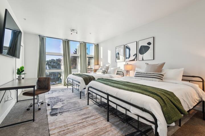 Urban Seattle Getaway – Space Needle Views gallery image 3