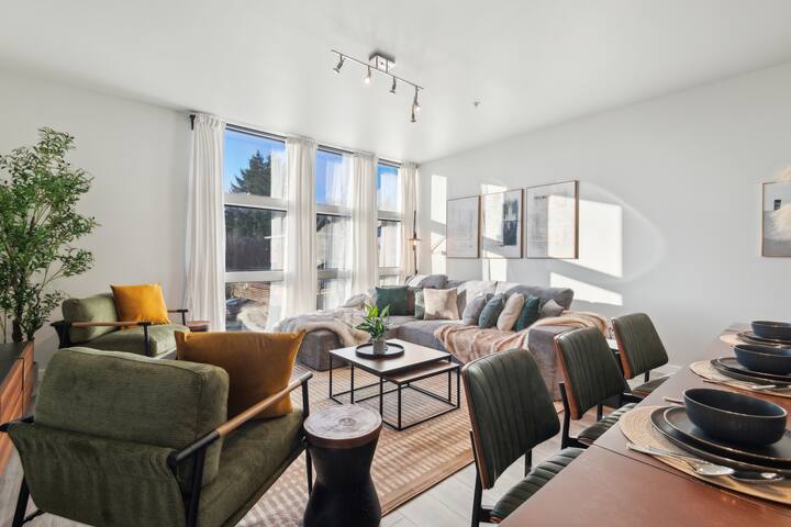 Urban Seattle Getaway – Space Needle Views gallery image 2