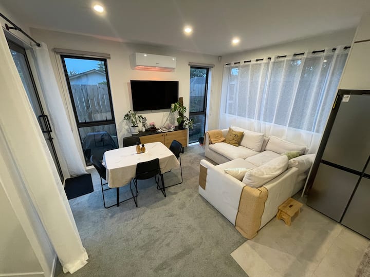 Warm Budget Friendly Room - Auckland