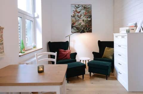 Popular Airbnb listing: “Backyard idyll” - Modern tiny house near the lake in Brandenburg An Der Havel