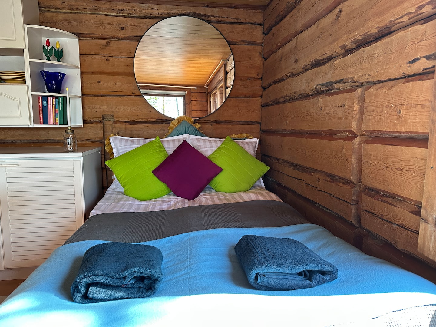 Retro Beach - Colourful Retreat 5