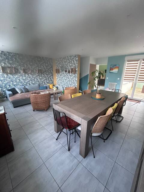 House for 10 people close to the sea