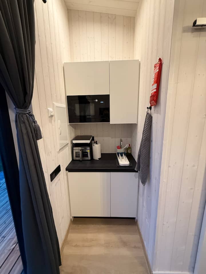Studio Apartment B - Island