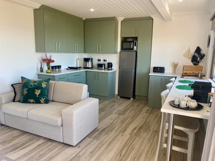 Anura - Luxurious Stay, 100m Leap To The Beach! - Humansdorp