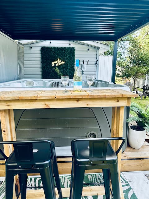 Getaway: Nearby beach and private hot tub!