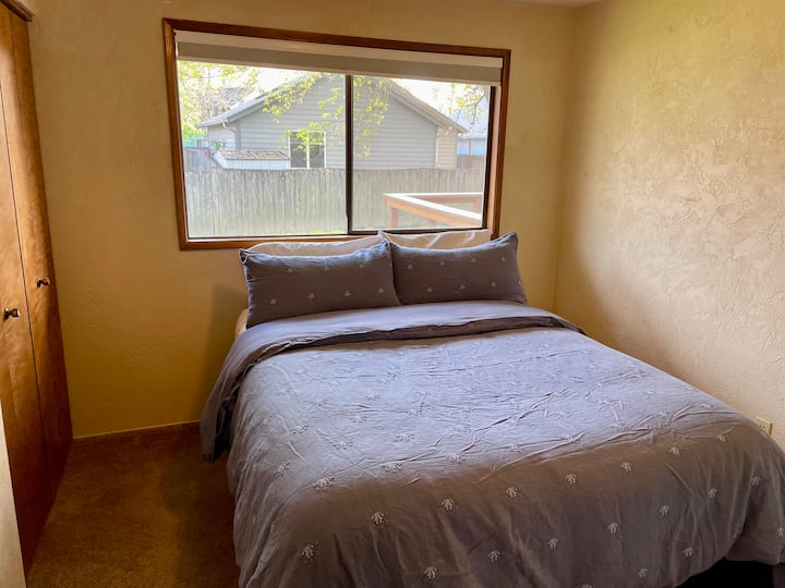 Двойно легло от южната страна на къщата 