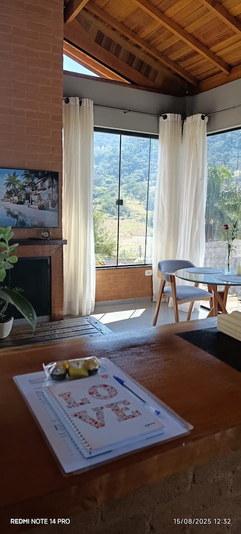 Successful Airbnb property: Chalet in the mountains, with hot tub and pet-friendly in Sapucaí Mirim