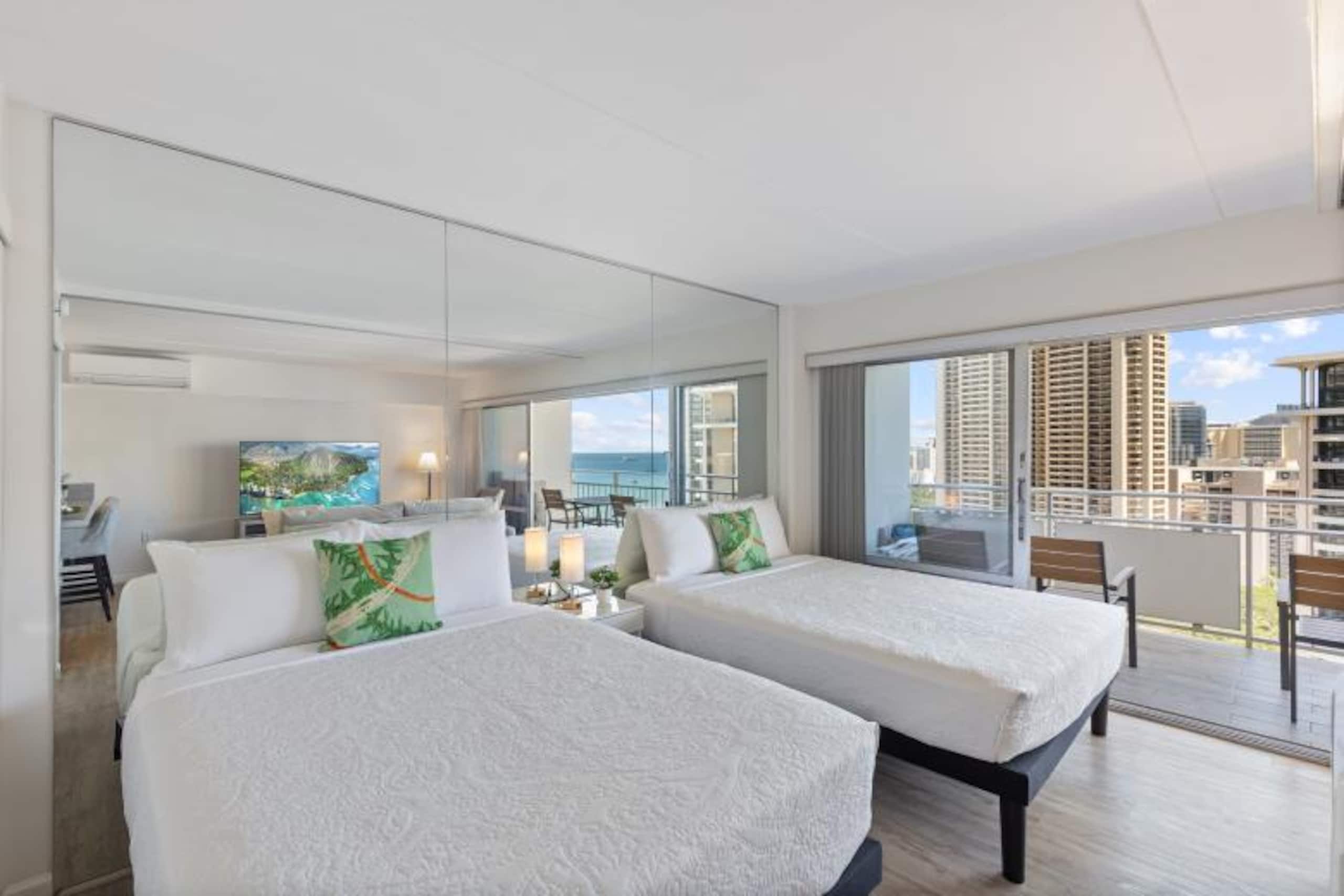 Condo in Honolulu · ★4.82 · 1 bedroom · 3 beds · 1 bath - Image 9
