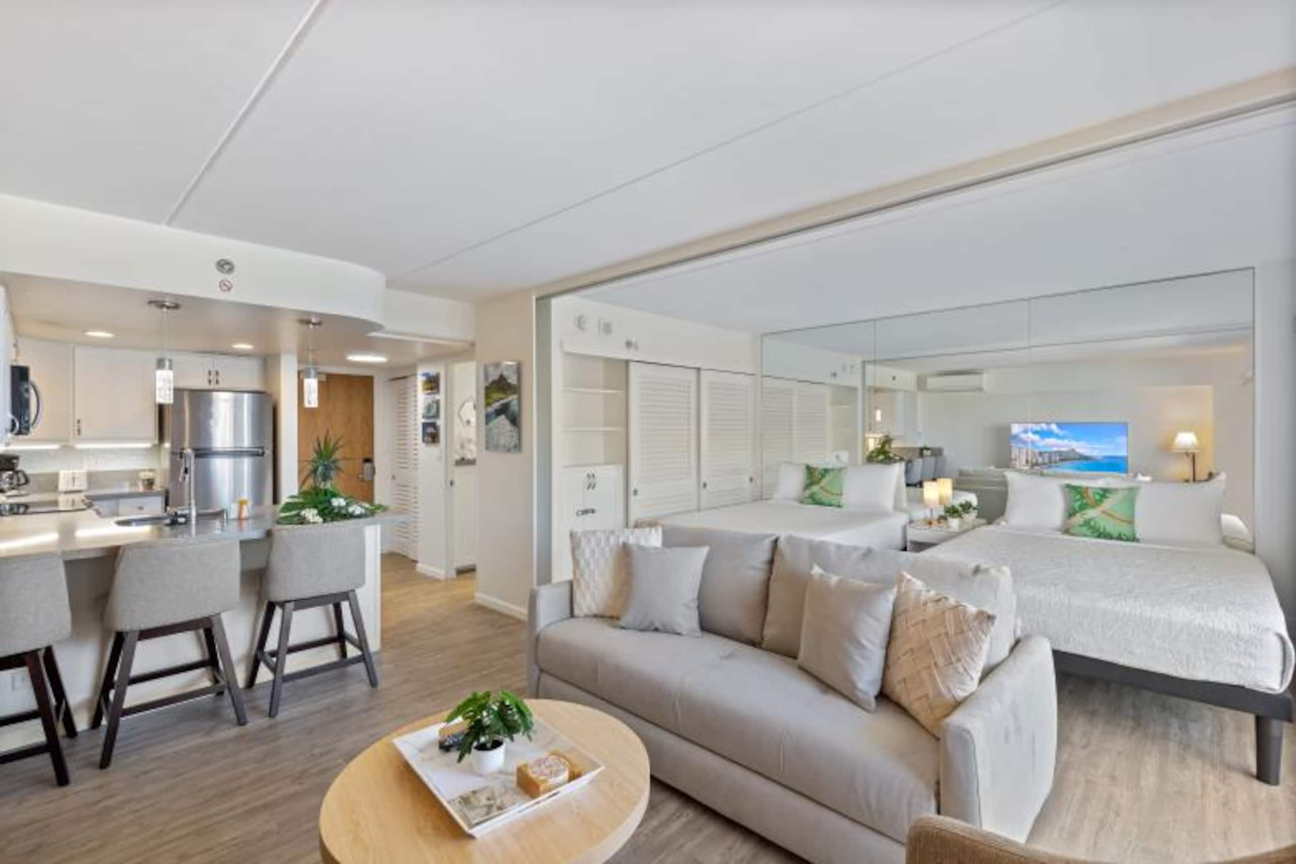 Condo in Honolulu · ★4.82 · 1 bedroom · 3 beds · 1 bath - Image 11