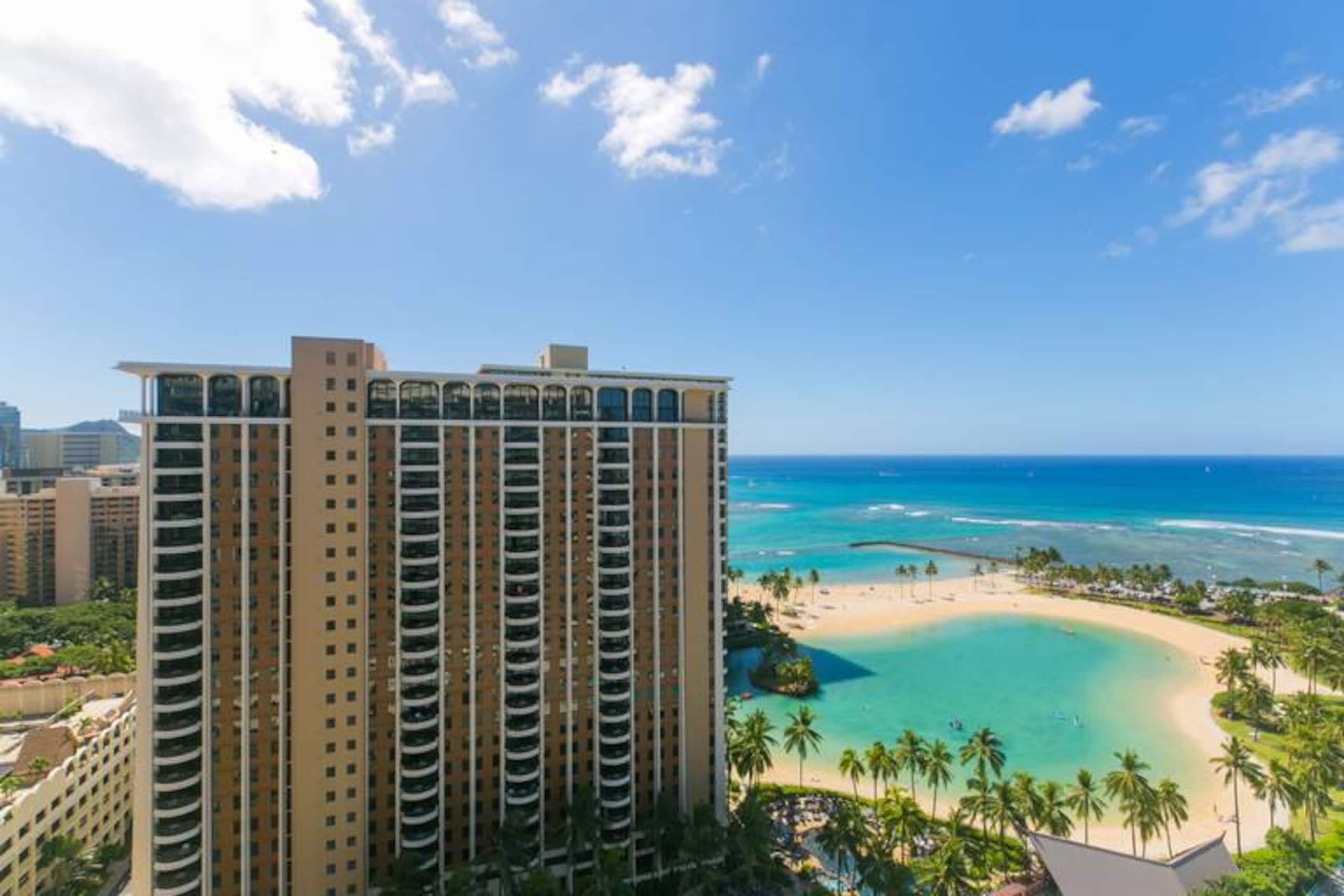 Condo in Honolulu · ★4.82 · 1 bedroom · 3 beds · 1 bath - Image 37