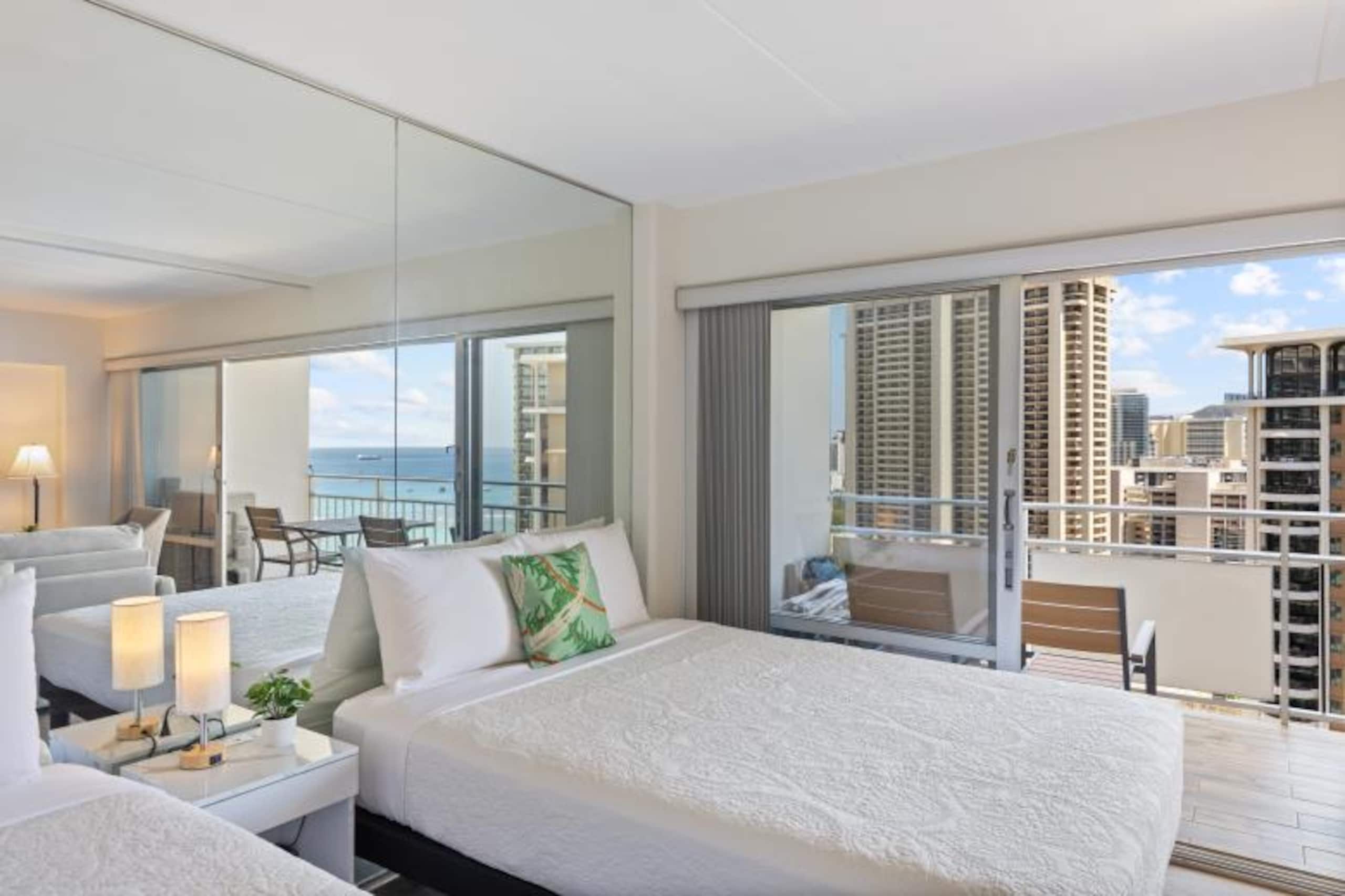 Condo in Honolulu · ★4.82 · 1 bedroom · 3 beds · 1 bath - Image 10