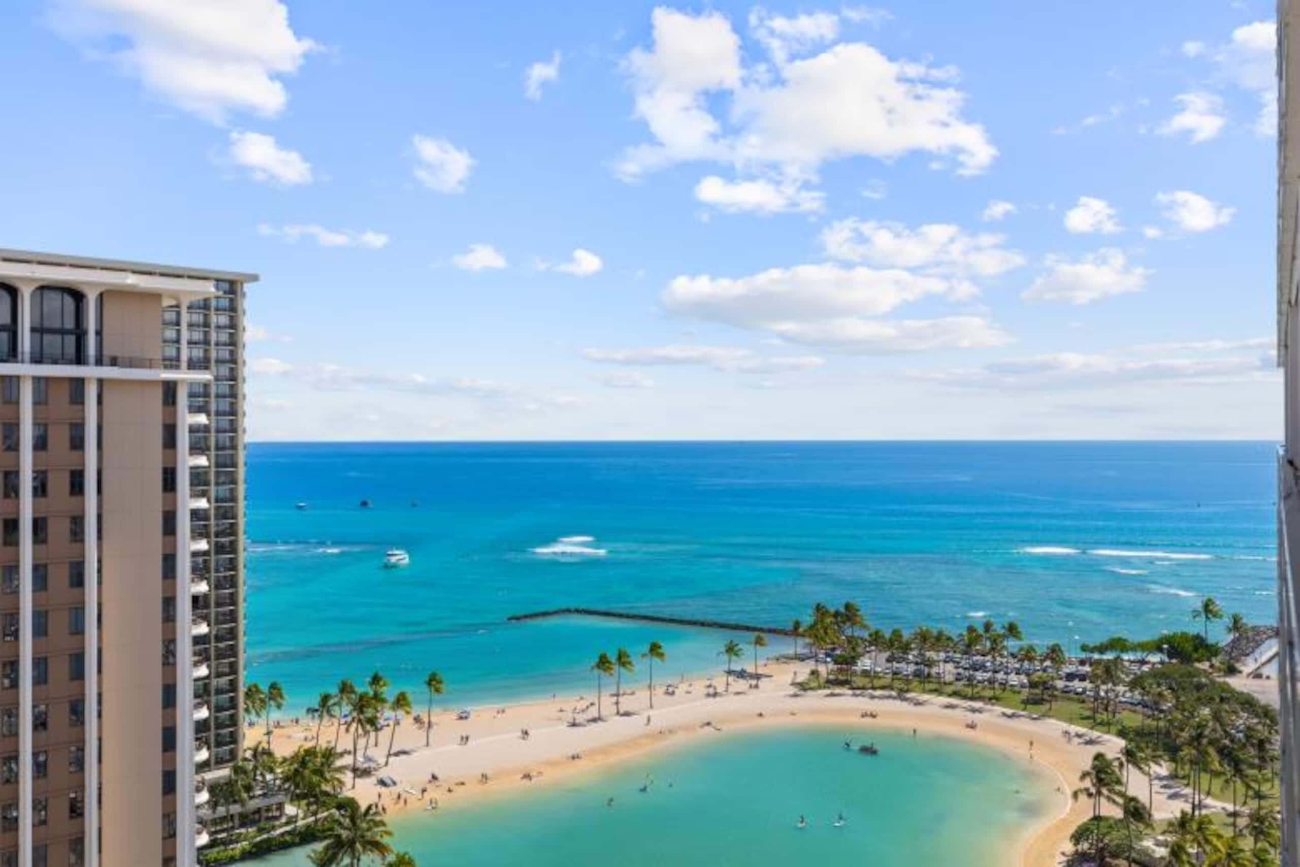 Condo in Honolulu · ★4.82 · 1 bedroom · 3 beds · 1 bath - Image 35