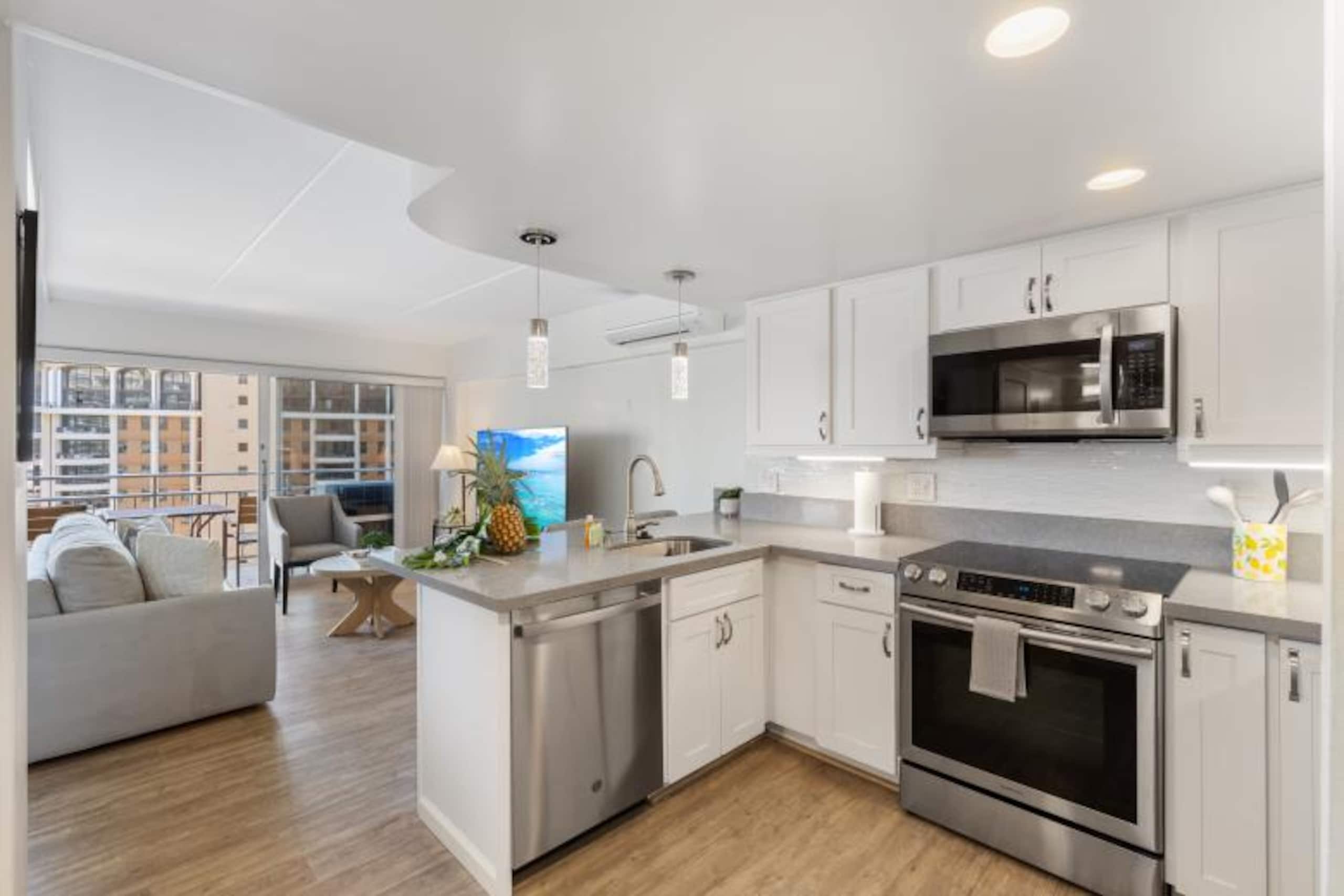 Condo in Honolulu · ★4.82 · 1 bedroom · 3 beds · 1 bath - Image 6