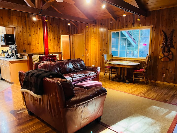 Riveredge Retreat By The Lake! - Lake Almanor, CA