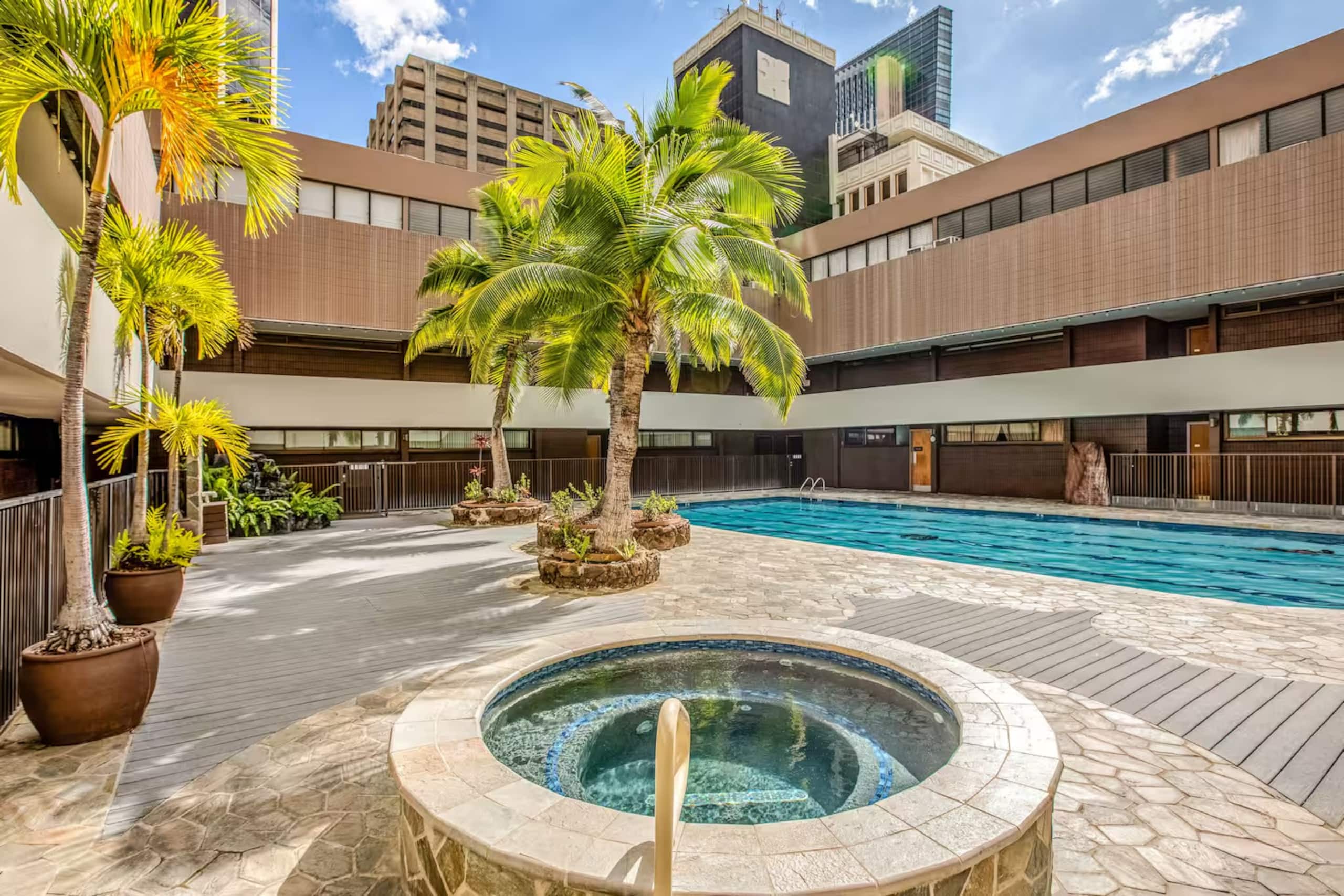 Honolulu Mountain View Condo w/ Free Parking - Image 34
