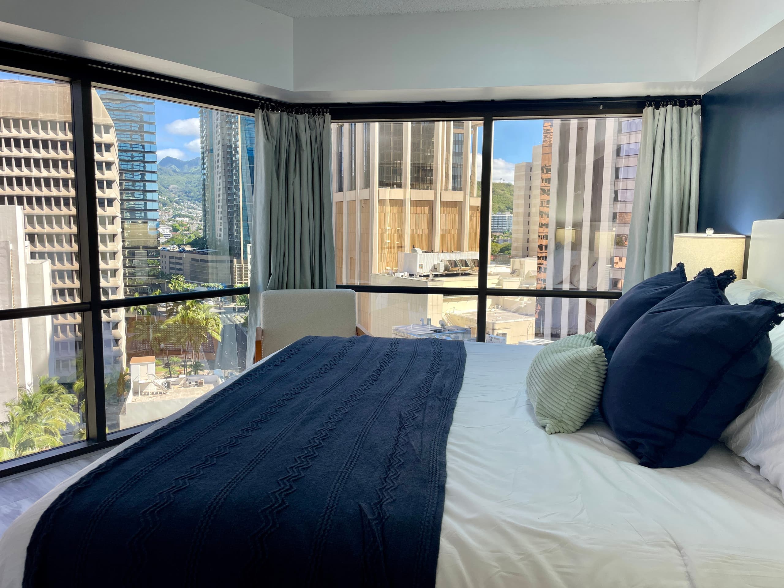 Honolulu Mountain View Condo w/ Free Parking - Image 1