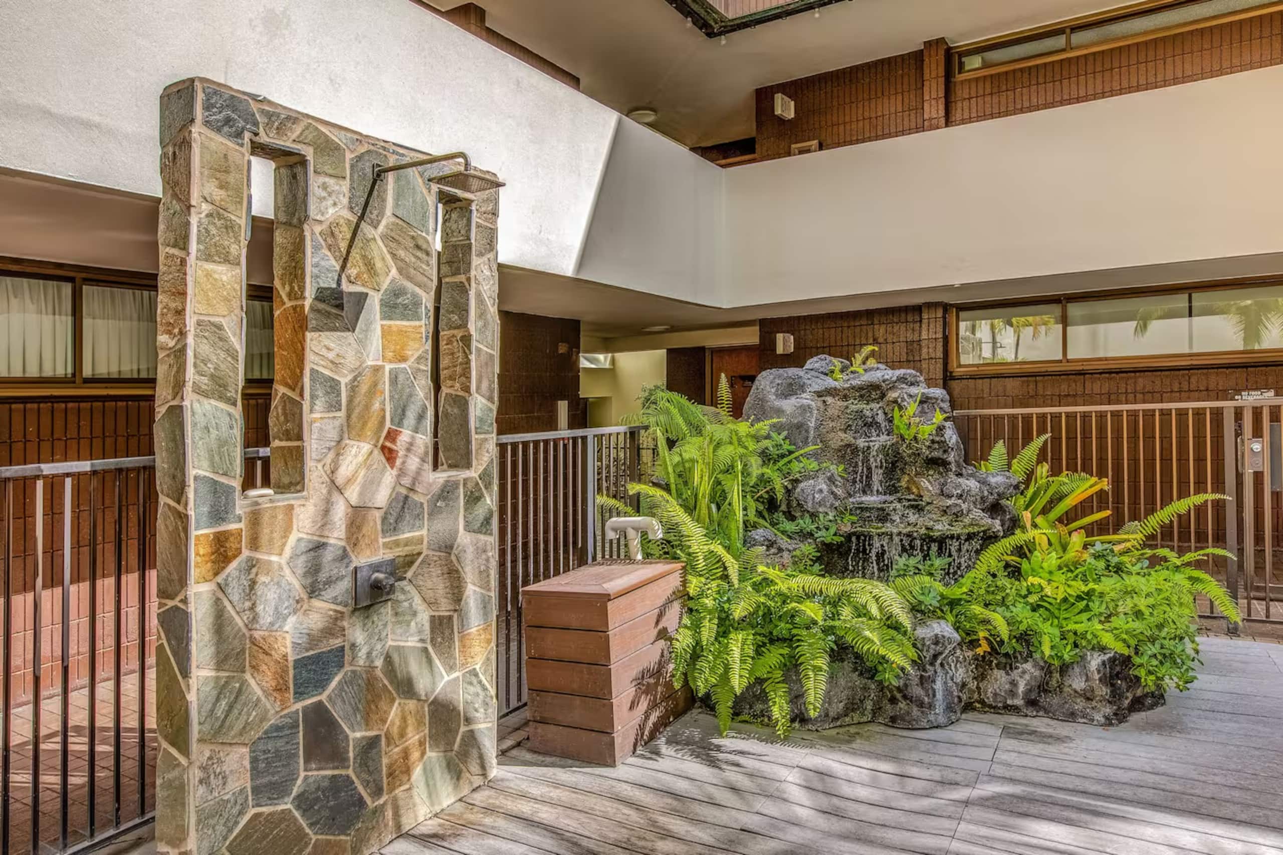 Honolulu Mountain View Condo w/ Free Parking - Image 38
