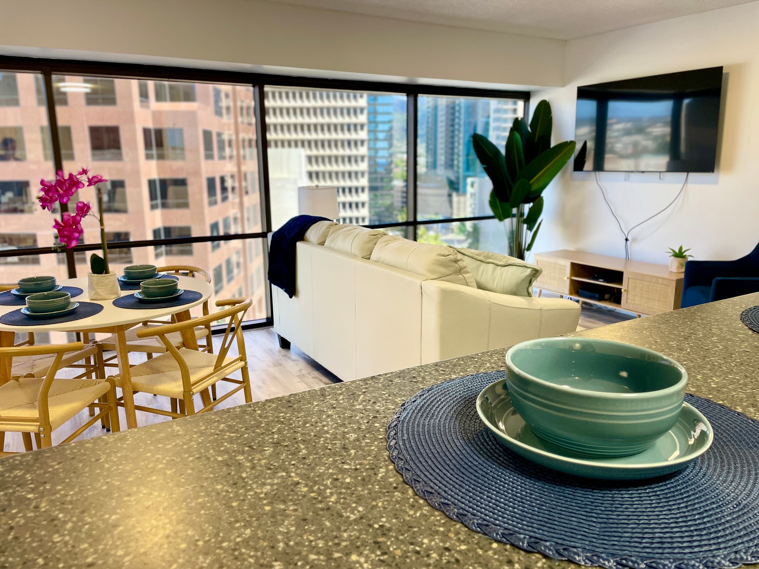 Honolulu Mountain View Condo w/ Free Parking - Image 2