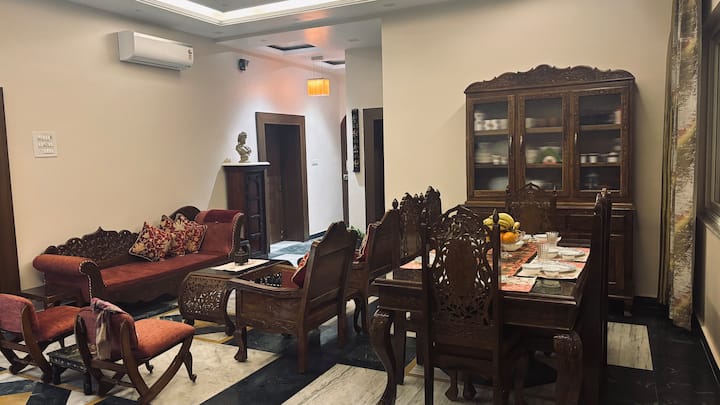 Sareen Cottage 
Luxurious Homestay Near Sangam - Prayagraj