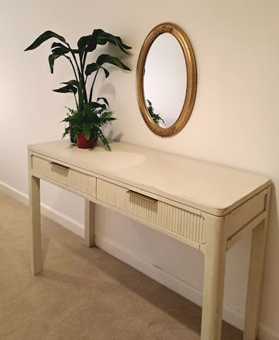 Stylish flat in central Bristol gallery image 5