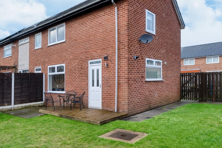 3BR Pet-Friendly Stay Sleeps 7 Parking+Pool Table gallery image 3