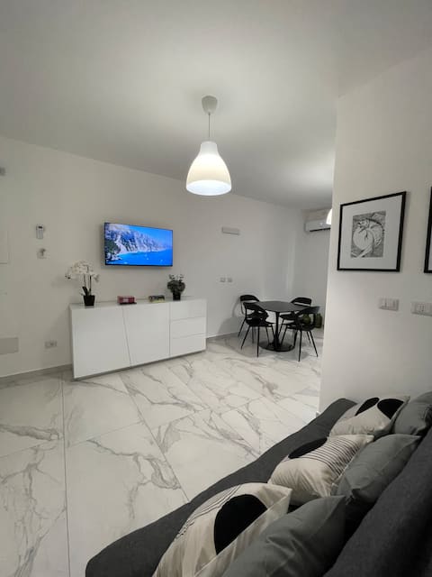 Elegant apartment 50 meters from the sea