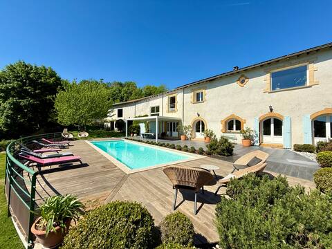 Exceptional villa with direct access to the woods